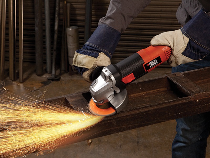 Dismantling production equipment in a workshop