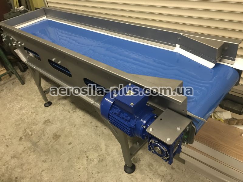 Motor reducer of a conveyor drive